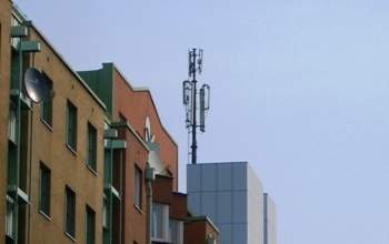 rohrmast auf gebaeude